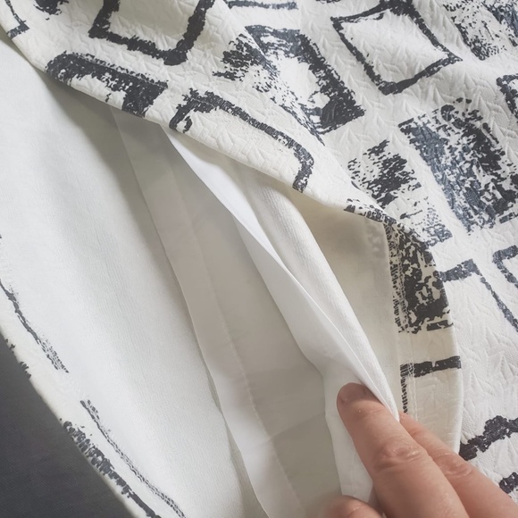 Korean Style Black and White Pencil Skirt - Picture 2 of 4